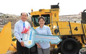 Trienekens sanitary landfill uses state-of-the-art compactor