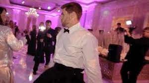 Watch Braves first baseman Freddie Freeman's incredible dance moves