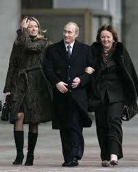 C'est à cette époque que les premières rumeurs faisant état d'une relation entre la jeune femme et vladimir poutine commencent à prendre forme. Qui Etes Vous Monsieur Poutine Les 5 Secrets Du Tsar