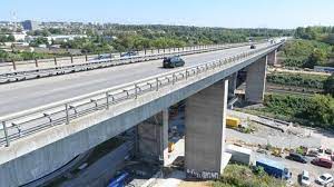 Der abriss des südteils der brücke in wiesbaden verzögert sich wegen einem streit mit den abbruchunternehmen. A66 Salzbachtalbrucke Wird Wohl Erst In Funf Jahren Fertig Hessenschau De Wirtschaft