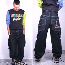 Eurodance, massentauglicher dance und techno sorgten in den 90er jahren dafür, dass diese lieder auf keiner party fehlen durften. 39 Modetrends Der 90er Die Du Heute Nicht Mehr Mitmachen Wurdest 90er Mode Baggy Pants Mode
