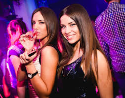 Wir durchsuchen das internet und finden das passendste angebot für dich Fire Up Your Friday Night At Beton Night Club Belgrade At Night