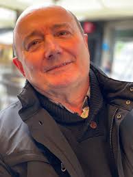 Agustín Pena, novo presidente de Alumni USC: “Somos un colectivo que ten  voz na cidade e sempre disposto a sumar”. Crecer en socios e rastrexar ex  alumnado relevante figuran entre os seus “