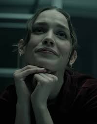 I'm still not over her 😭 : r/YouOnLifetime