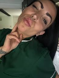 35year old mum with 2 kids... Wondering if I'm worthy