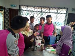 Bagi sesiapa yang berminat untuk mengikuti kursus ini di masa akan datang boleh berhubung dengan pegawai unit kursus pendek kolej komuniti cawangan bandar baharu pn. Program Pendidikan Khas Integrasi Smk Mak Mandin Kursus Membuat Coklat Kerjasama Kolej Komuniti Kepala Batas Pada 29 Hingga 30 Mac 2017