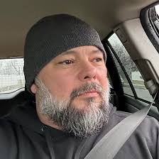 BEST BARBER'S IN THE LOU TRTING TO GET MY BEARD LINED UP