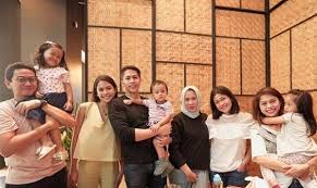 Pasalnya, seperti diketahui maudy dan arsyah dikenal sebagai pasangan kekasih yang sangat romantis. Sama Sama Pintar Dan Berprestasi Ini Momen Romantis Pasangan Maudy Ayunda Dan Arsyah Rasyid Indonesia Tatler