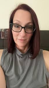 Ellen Sharp's Instagram, Twitter & Facebook