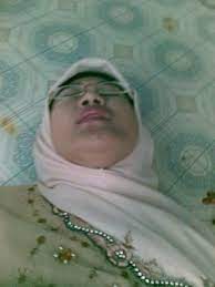Main emut terus gitu apa kamu nggak pengin nyoba yang beneran.? godaku. Untitled Cikgu Suraya