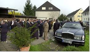 Das ist deutschlands betrügerischste familie. Leverkusener Grossfamilie Tod Eines Clanchefs 500 Personen Waren Im Jahr 2005 Zur Beerdigung Angereist Kolner Stadt Anzeiger