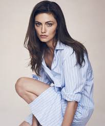 She worked as a waitress at adrianna's nightclub in chicago. Phoebe Tonkin Image 6030563 On Favim Com