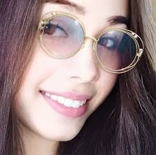 Mama (Punong tagapag-utos): "Kanina ka pa diyan Carlo! Hugasan mo na ang  mga pinggan, puro ka laro sa cellphone!" Kuya: 'Hoy Jenelyn! Ikaw na naman  maghugas ng pinggan! Ako kaya kahapon!' Ate: "