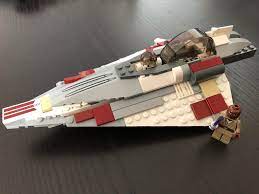 The cockpit opens and has place for a pilot (and his coffee mug!). Mace Windu Jedi Starfighter Moc Based On 7868 Lego