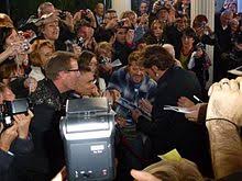 Si vous avez un doute ou une question sur cette compréhension, cliquez sur commentaire (un peu plus bas sur cette page) et nous vous répondrons au plus vite! Johnny Hallyday Wikipedia