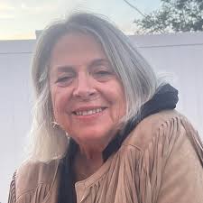 Man stays with 400 rescue dogs in Ukraine