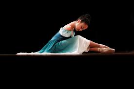 Eine sechzehnjährige brasilianerin ohne arme lebt ihren traum. Brazilian Ballerina Born Without Arms Soars With Her Attitude News Photos Gulf News