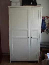 Sie wird entweder am schreibtisch eingehängt oder hat rollen, mit denen du deinen computer mobil im. Schrank Regal Schreibtisch 189660