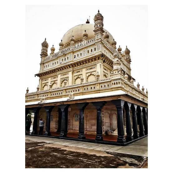 Gumbaz: A day in Tipu's Tomb – A traveler's tale