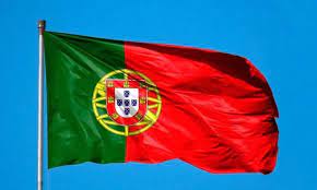 As cores principais são o verde , que simboliza a esperança da nação, e o vermelho , símbolo da coragem e do sangue derramado pelos portugueses em batalha. Bandeira De Portugal Origem Significado E Historia Toda Materia