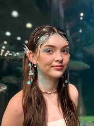 If these three girls were to take a beauty course, which of the three would  you vote for?