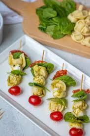 Appetizers for christmas party needs to look cute on the plate as well. 30 Easy Christmas Appetizers You Can Make In Minutes Play Party Plan