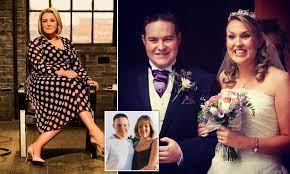 She founded crafter's companion, a. Dragons Den Appoints Crafting Expert Sara Davies 35 As The Bbc Show S Youngest Ever Dragon Daily Mail Online