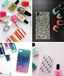Basteln 5 Einfache Ideen Zum Anpassen Der Hulle Ihres Handys Anpassen Basteln In 2020 Iphone Hulle Selber Machen Handyhulle Selber Gestalten Diy Nagellack