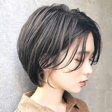 ショートの簡単ヘアアレンジ15選 短めレングスでも変化を楽しむ hair 簡単 ヘアアレンジ ナチュラル ヘアアレンジ ナチュラルヘア