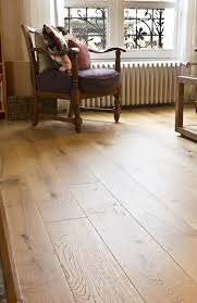 parquet en chene brosse leger vernis mat de la gamme emois et bois parquet en chene parquet massif parquet