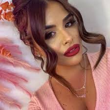 Shauna Duff's Instagram, Twitter & Facebook