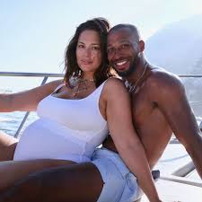 Model ashley graham made her return to the runway this week after spending the past few months enjoying new ashley graham shares precious photo of her breastfeeding her son in public. Ashley Graham Is Pregnant The Supermodel Announces She S Expecting Vogue