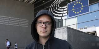 Abgesehen davon, dass er das absichtlich falsch versteht. Eu Abgeordneter Nico Semsrott Er Meint Das Ernst Taz De
