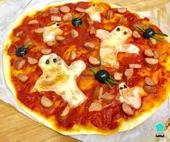Pizza Halloween Para Ninos Con Fantasmas Y Aranas Receta Recetas De Pizza Recetas Divertidas Comida De Halloween