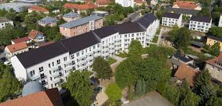 As a result of good cooperation, the housing company has replaced three pool vehicles with combustion engines with three electric vehicles. Dresden Vonovia Baut Eine Schlange Modular Und Seriell Und Dennoch Keine Platte Wohnungswirtschaft Heute