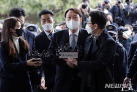 2020년말 현재 추미애 법무장관이 윤석열 검찰총장에 대하여 직무집행정지를 명령하고, 징계를. ê¹€í˜•ì„ êµìˆ˜ ë§Œë‚œ ìœ¤ì„ì—´ ì¹©ê±° ë ì •ì¹˜í–‰ë³´ ì•„ë‹ˆë‹¤ ë‰´ìŠ¤ ë™ì•„ë‹·ì»´