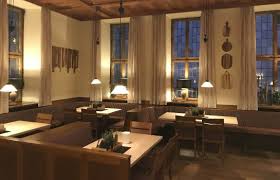 Die gesamte front lädt außen zum sonnen ein, während sie nach innen wohltuenden. Hotel Deutsches Haus In Kitzingen Hotel De