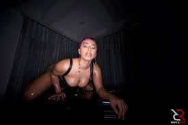 ▷ Ms Sapphire in Best Head In The Game (Photo 8) | Rickys Room