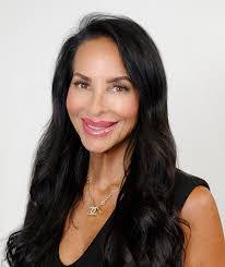 Echo Lee's Instagram, Twitter & Facebook