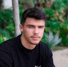 Alex Mendes's Instagram, Twitter & Facebook