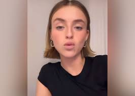 Alicia Moffet adopte l'accessoire de l'heure et c'est wow!