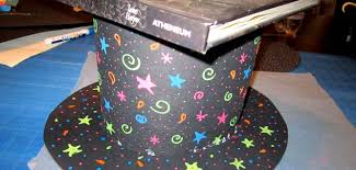 Set the cylinder on top of the paper. Paper Top Hats