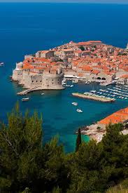 Dubrovnik on melkoinen turistirysä, joten liput ovat sikakalliita, muurillakävelylippu maksoi 100 kunaa (13 e). Jugoslavia Kroatia Dubrovnik Old Town View Img 4118 Jpg Skyum World Travel Images Dubrovnik Old Town Places To Travel Places To Go