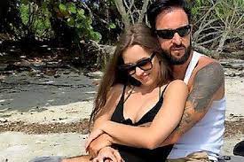 Laura muller freundin von michael wendler posiert auf playboy cover : Goodbye Deutschland Michael Wendlers Freundin Laura Uberrascht Mit Pikanter Beichte