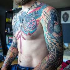 These tattoos are a talisman or amulet signi. 80 Tattoos Von Runen Der Wikinger Mit Bedeutung