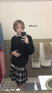 After owning the divorced professor aesthetic in scenes from a marriage, oscar isaac continues his style accession with skirt supremacy. Shoutoutyahweh On Tik Tok Guys In Skirts Genderless Fashion Boys In Skirts