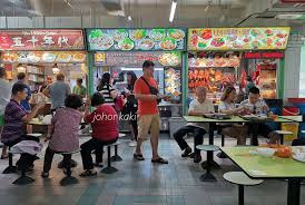 This massive hawker centre is also home to over 200 stalls, including local craft. Walking Guide To The Best Hawker Food Stalls In Chinatown Complex Food Centre Johor Kaki Travels For Food