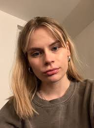 Temporary room available in Amsterdam Noord for one or two months.  Available from 3 november. Rent: 750€ We are looking for someone  responsible, clean and caring. DM me