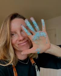 Natalie Parson's Instagram, Twitter & Facebook