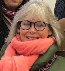 Julia Wingate's Instagram, Twitter & Facebook